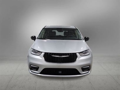 Used 2024 Chrysler Pacifica Limited