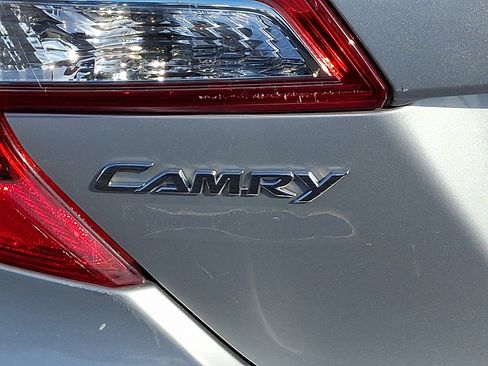 Used 2013 Toyota Camry LE image 31