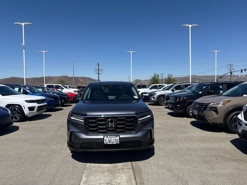 Used 2024 Honda Pilot LX image 3