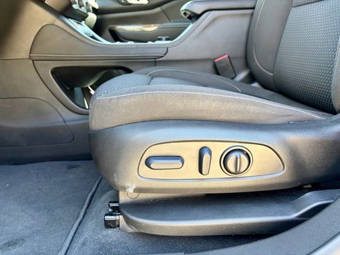 Used 2023 GMC Acadia SLE w/ Driver Convenience Package FWD image 25