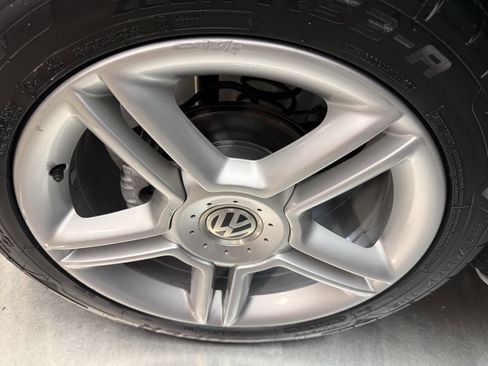 Used 2005 Volkswagen Beetle GLS FWD image 32
