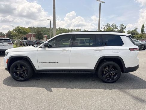 Used 2024 Jeep Grand Cherokee L Limited w/ Black Appearance Package AWD/4WD image 8