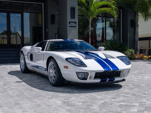 Used 2005 Ford GT RWD image 58