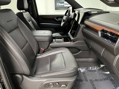 Used 2025 GMC Yukon XL Denali AWD/4WD image 58