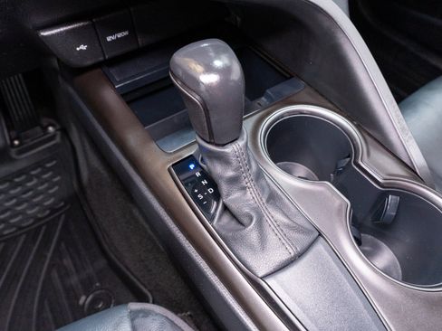Used 2021 Toyota Camry SE FWD image 19
