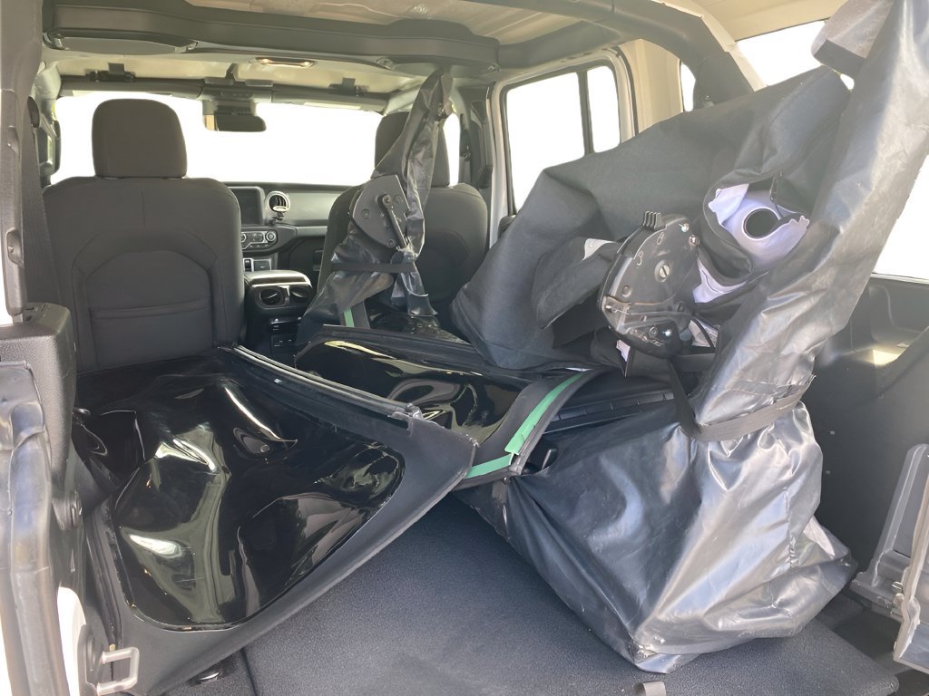 Used 2019 Jeep Wrangler Unlimited Sahara w/ Advanced Safety Group AWD/4WD image 7