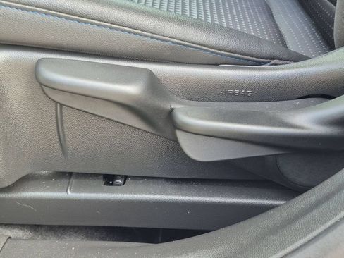 Used 2025 Chevrolet Trax LT FWD image 13