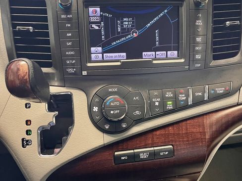 Used 2011 Toyota Sienna XLE image 12