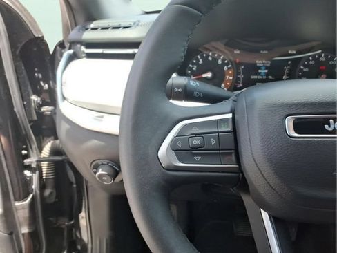 Used 2025 Jeep Compass Limited AWD/4WD image 24