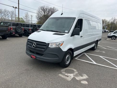 Used 2024 Mercedes-Benz Sprinter 2500 image 3