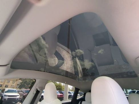 Used 2024 Tesla Model Y Long Range AWD/4WD image 24