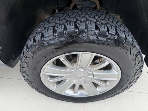 Used 2015 Chevrolet Silverado 1500 High Country w/ High Country Premium Package AWD/4WD image 28