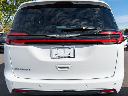New 2026 Chrysler Pacifica Select image 6