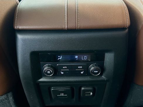 Used 2019 Chevrolet Traverse High Country AWD/4WD image 27