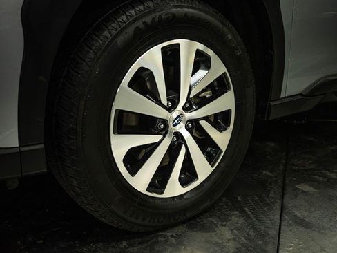 Used 2023 Subaru Outback Premium AWD/4WD image 3