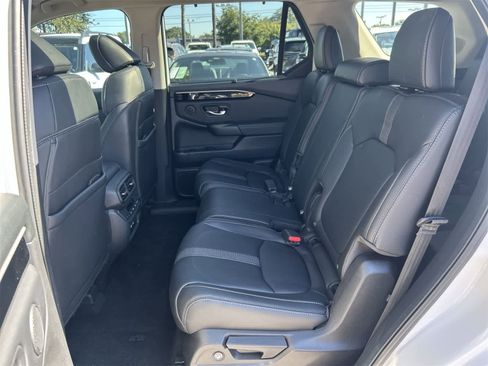 Used 2023 Honda Pilot Touring image 13