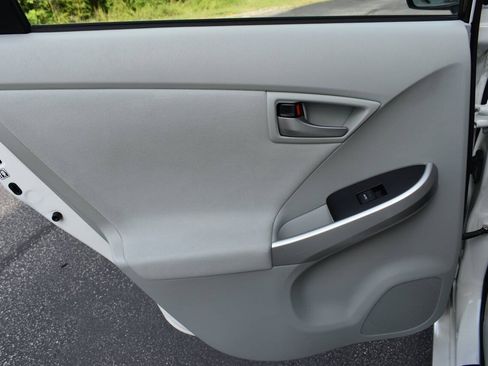 Used 2015 Toyota Prius Two FWD image 15