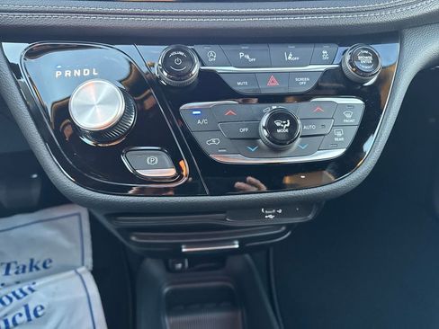 New 2026 Chrysler Pacifica Select image 17