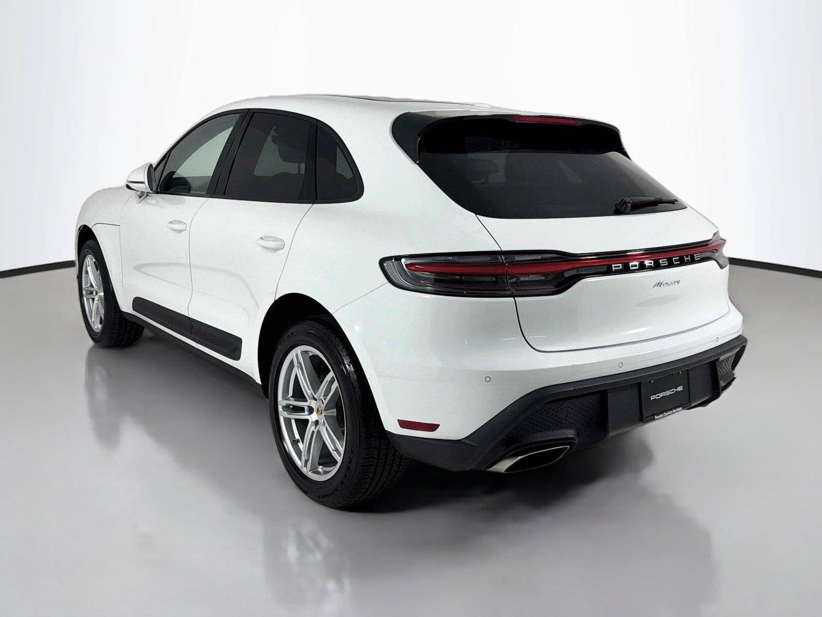 Certified 2023 Porsche Macan AWD/4WD image 3