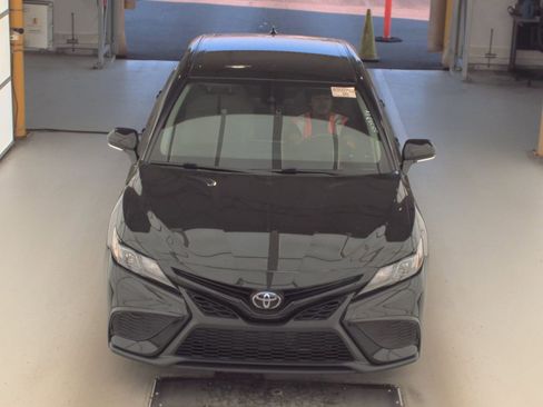 Used 2023 Toyota Camry SE FWD image 2