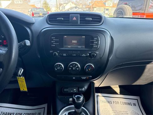 Used 2016 Kia Soul + image 14