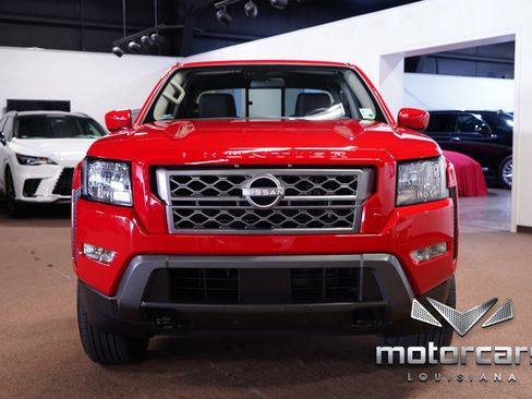 Used 2022 Nissan Frontier SV image 2