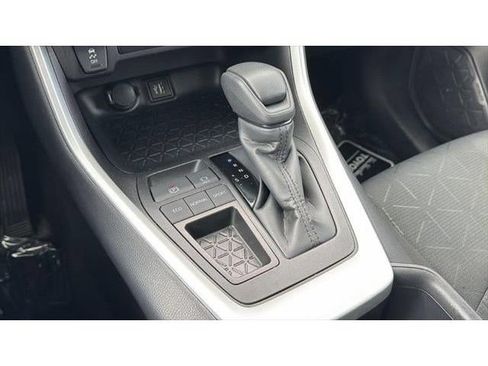 Certified 2025 Toyota RAV4 XLE FWD image 31