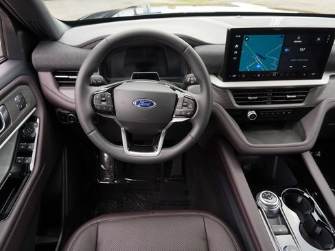 New 2026 Ford Explorer Platinum w/ LUX Leather Package AWD/4WD image 18