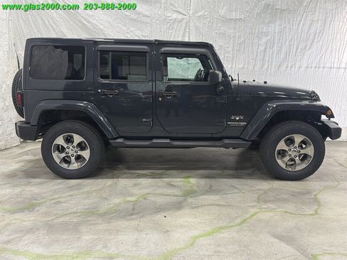 Used 2018 Jeep Wrangler Unlimited Sahara AWD/4WD image 14