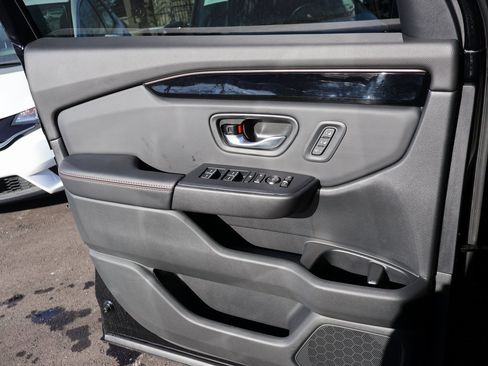 Certified 2025 Honda Pilot TrailSport image 32