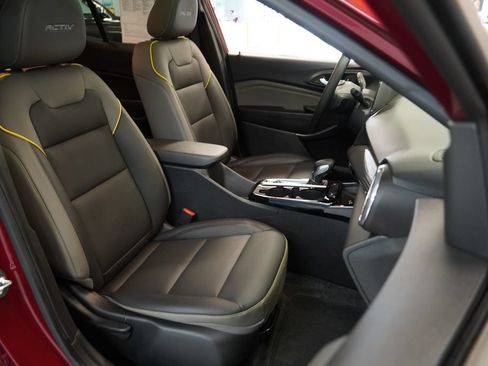 Used 2024 Chevrolet Trax ACTIV w/ Sunroof Package FWD image 32