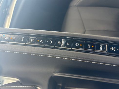 Used 2024 Chevrolet Corvette Stingray Preferred Cpe w/ 2LT image 4