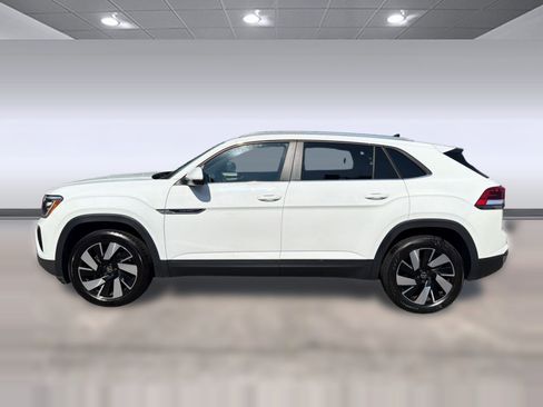 Used 2024 Volkswagen Atlas Cross Sport SE FWD image 2