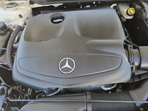 Used 2018 Mercedes-Benz GLA 250 4MATIC image 32