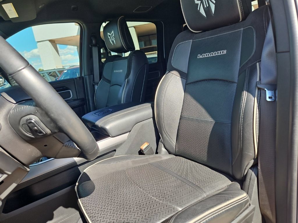 Used 2022 RAM 3500 Laramie AWD/4WD image 15