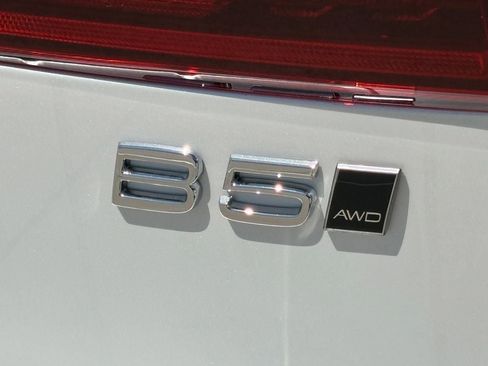 New 2026 Volvo XC60 B5 Core w/ Protection Package Premier AWD/4WD image 7