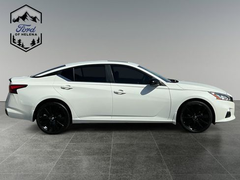 Used 2022 Nissan Altima 2.5 SR w/ Midnight Edition Package AWD/4WD image 6