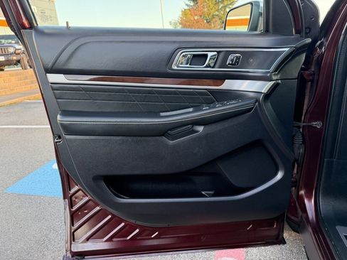Used 2019 Ford Explorer Platinum image 12