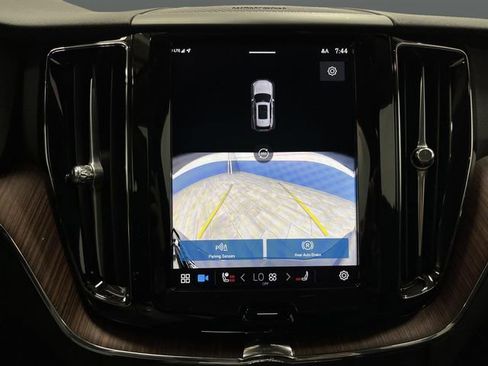 Used 2024 Volvo XC60 B5 Plus w/ Climate Package image 11