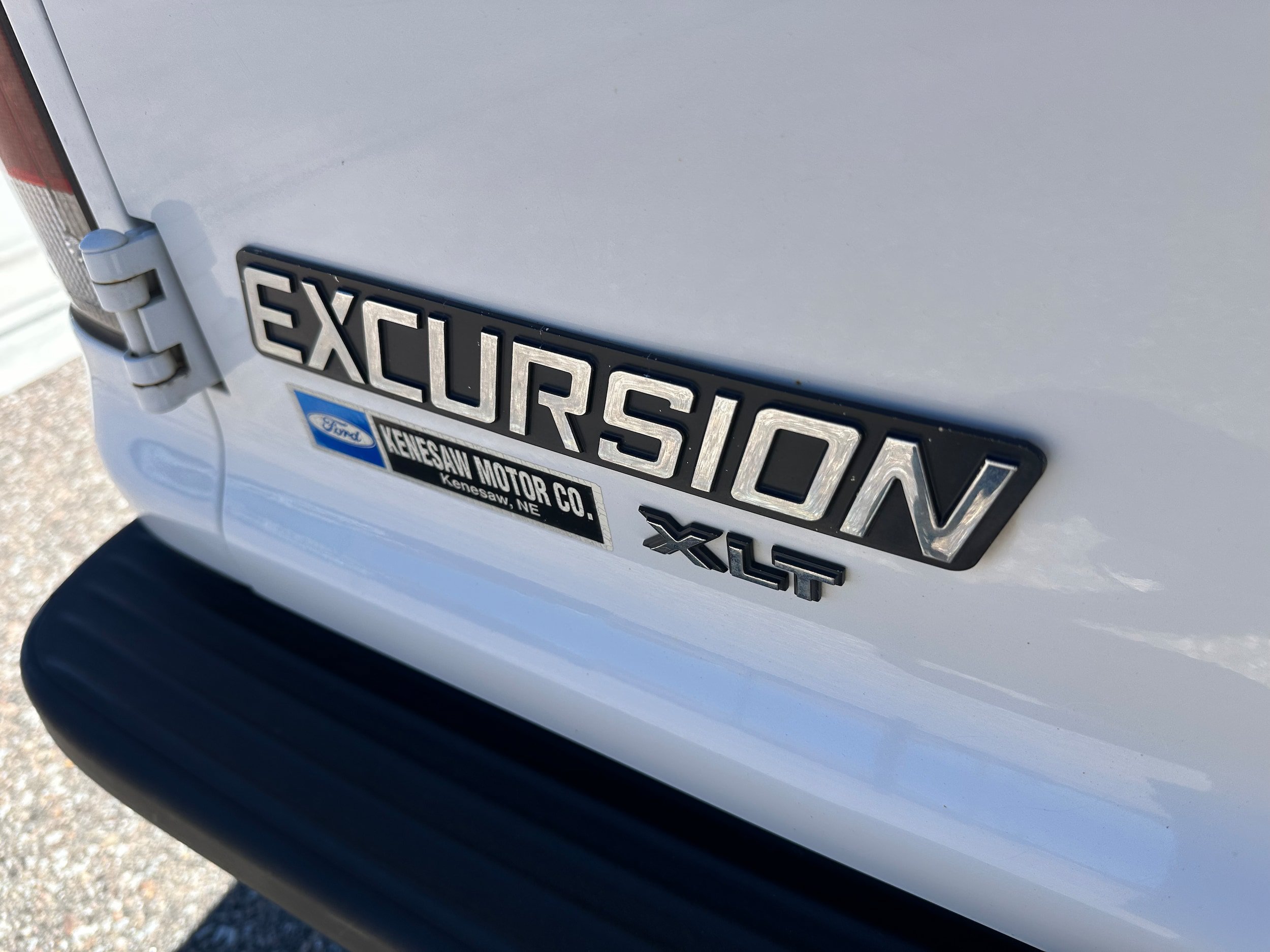 Used 2004 Ford Excursion XLT AWD/4WD image 32