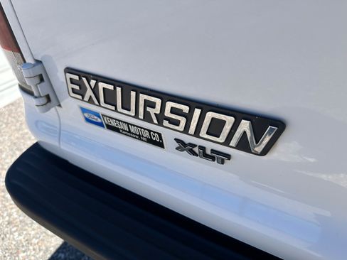 Used 2004 Ford Excursion XLT AWD/4WD image 32