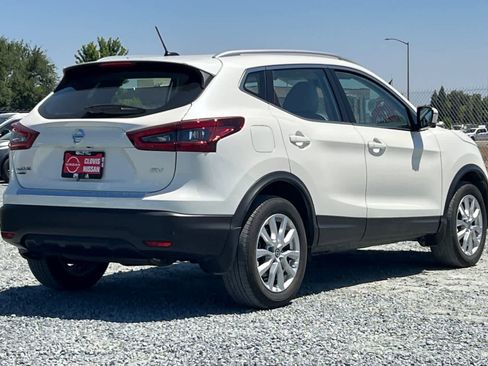Used 2022 Nissan Rogue Sport SV w/ Technology Package FWD image 3