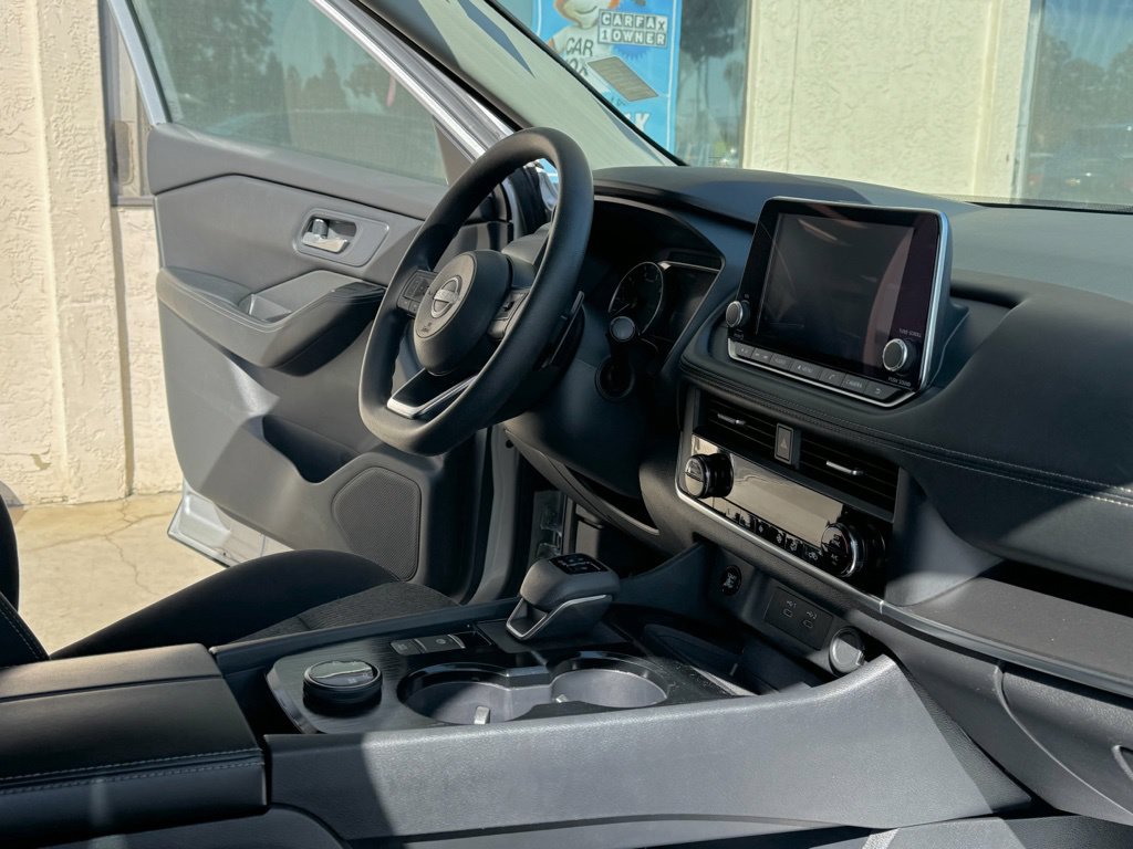 Used 2024 Nissan Rogue SV AWD/4WD image 22