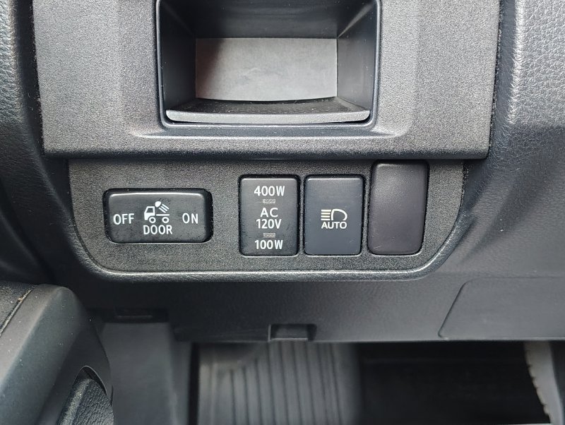 Used 2018 Toyota Tacoma TRD Sport AWD/4WD image 26