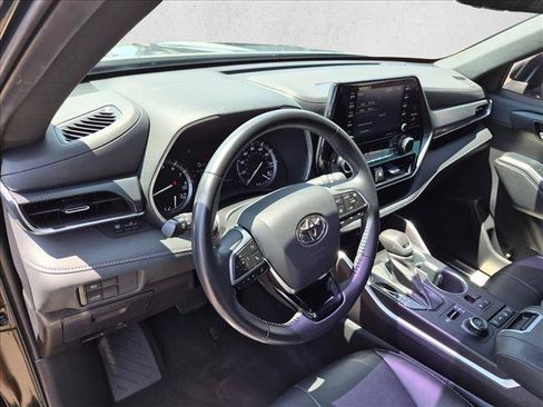 Used 2021 Toyota Highlander XSE AWD/4WD image 14