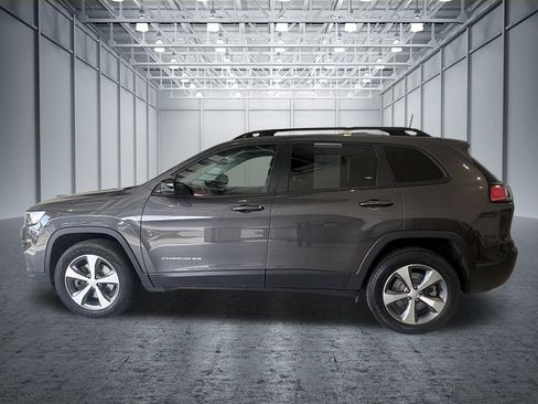 Used 2022 Jeep Cherokee Limited AWD/4WD image 2