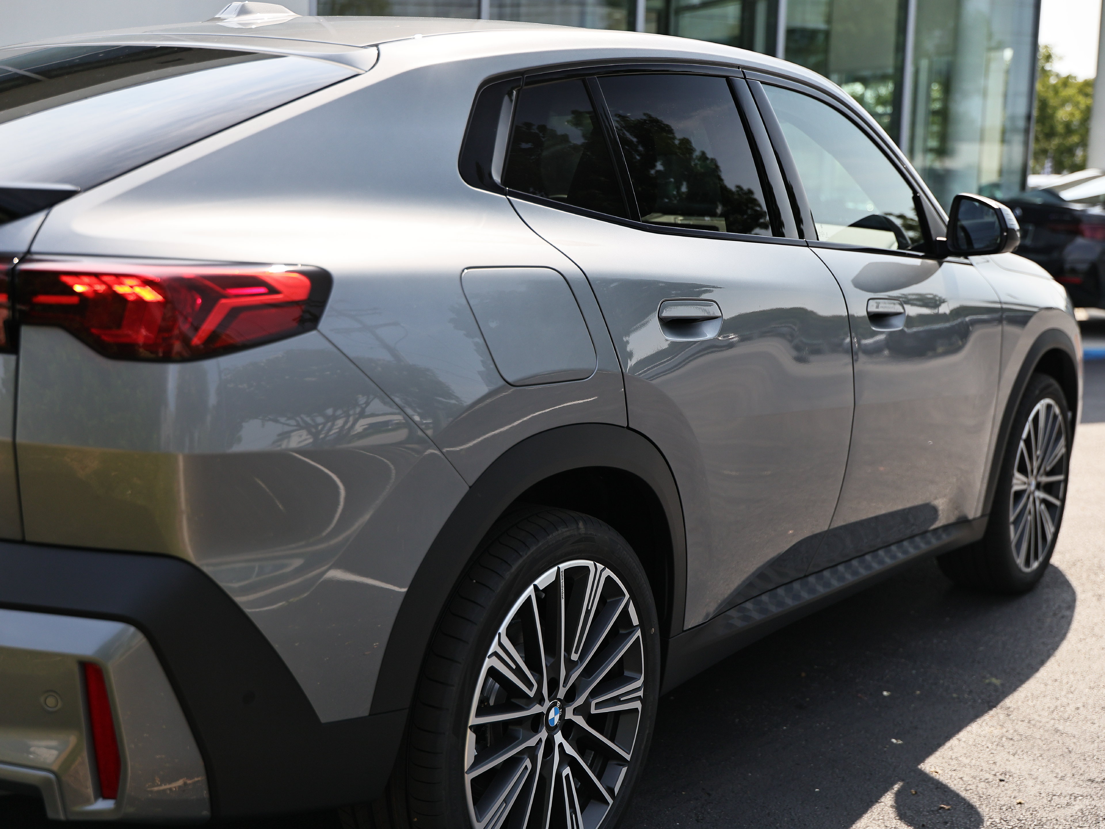 New 2027 BMW X2 xDrive28i AWD/4WD image 7