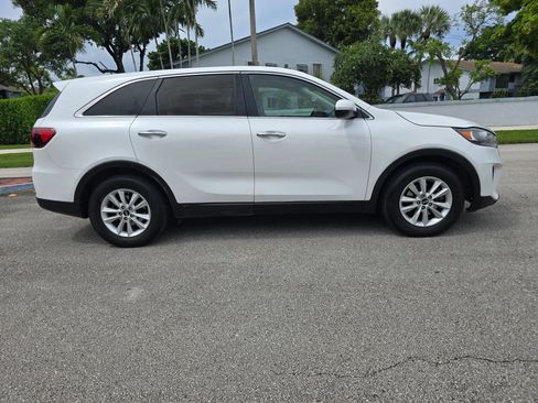 Used 2019 Kia Sorento FWD V6 image 4