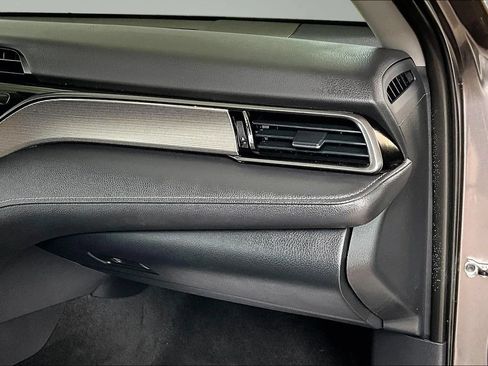 Used 2020 Toyota Camry SE FWD image 23