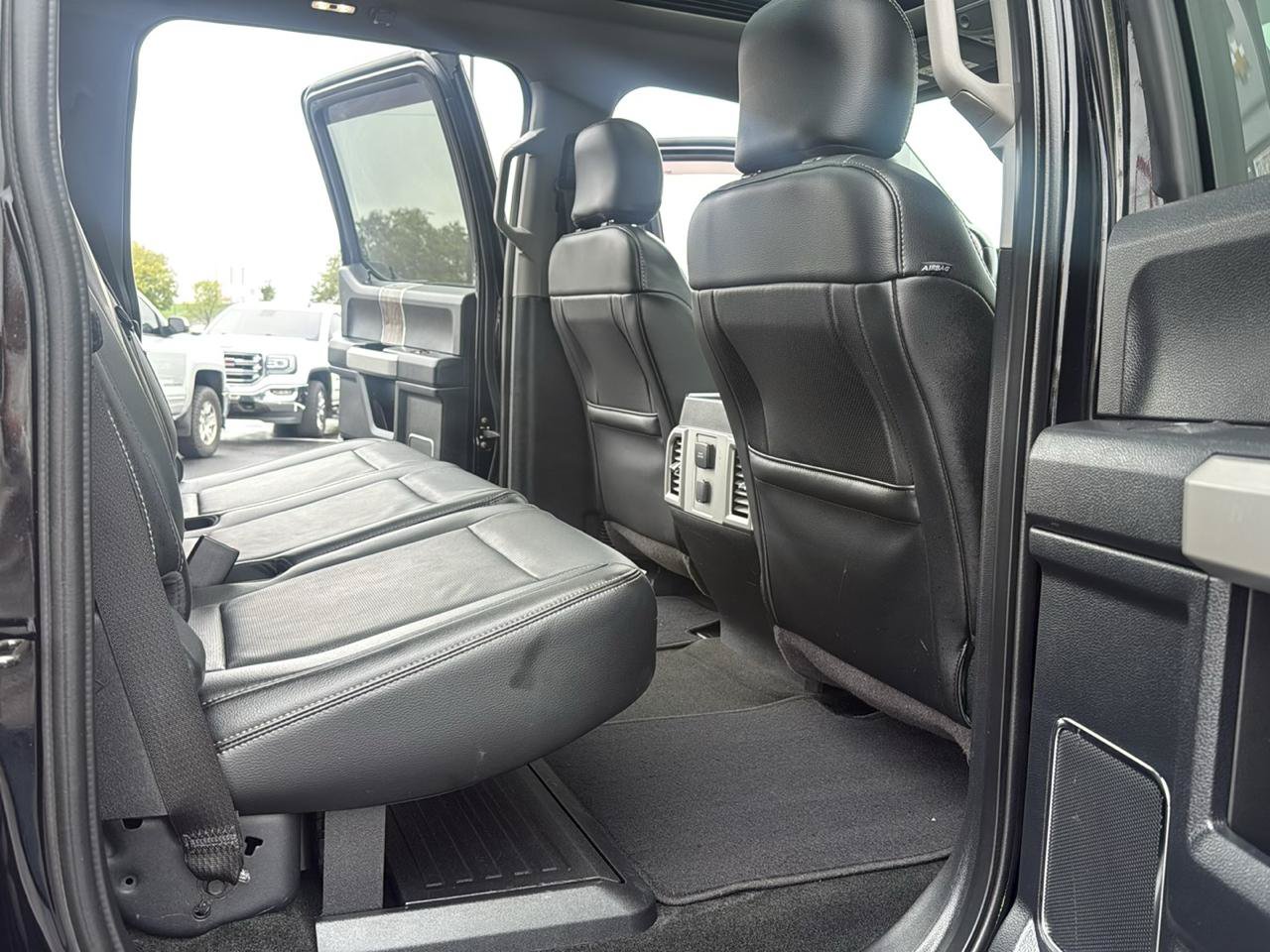 Used 2017 Ford F250 Lariat w/ Lariat Ultimate Package AWD/4WD image 32